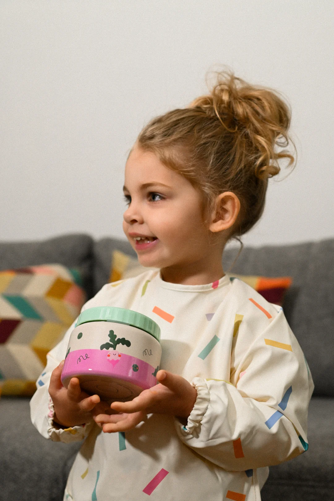 Valgymo prijuostėlė su rankovėmis „Konfeti“ - Image 2