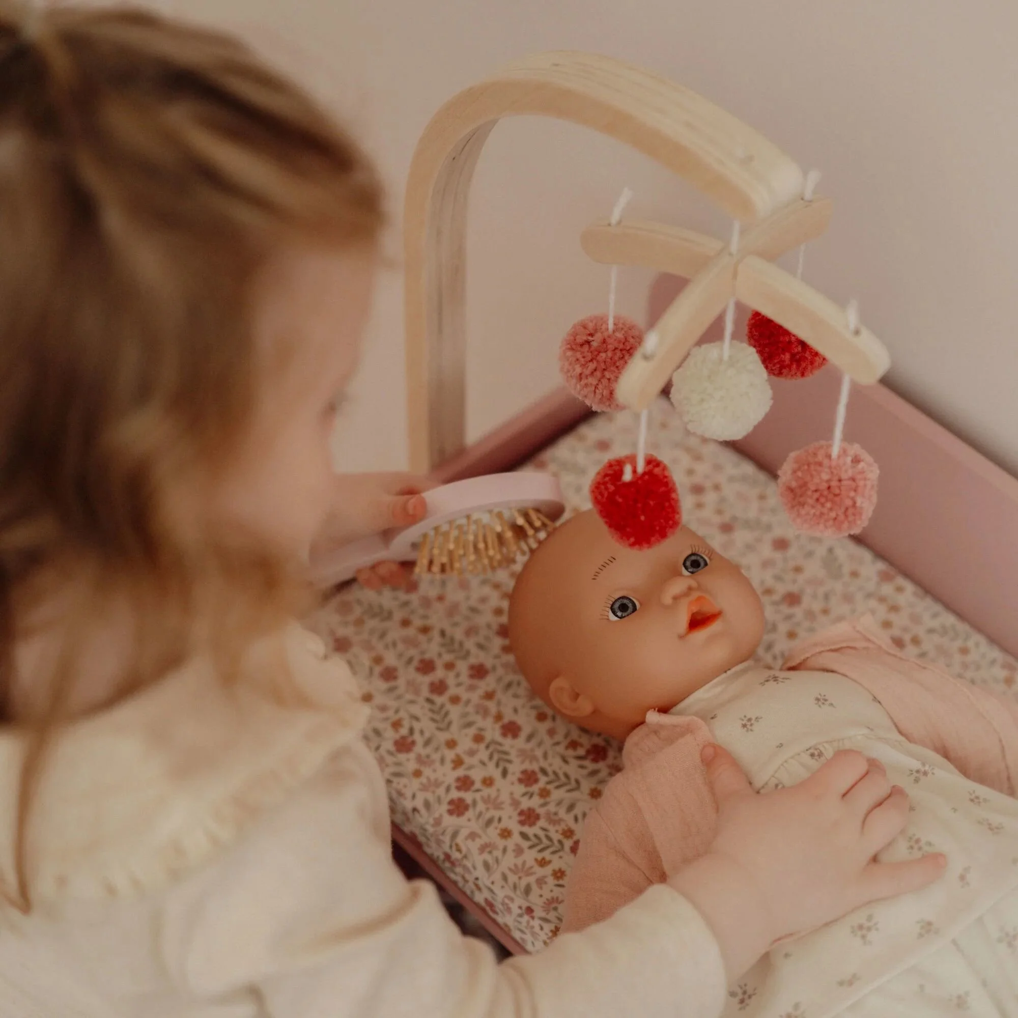 Lėlių vystymo staliukas „Rožinis kampelis“ - Image 6