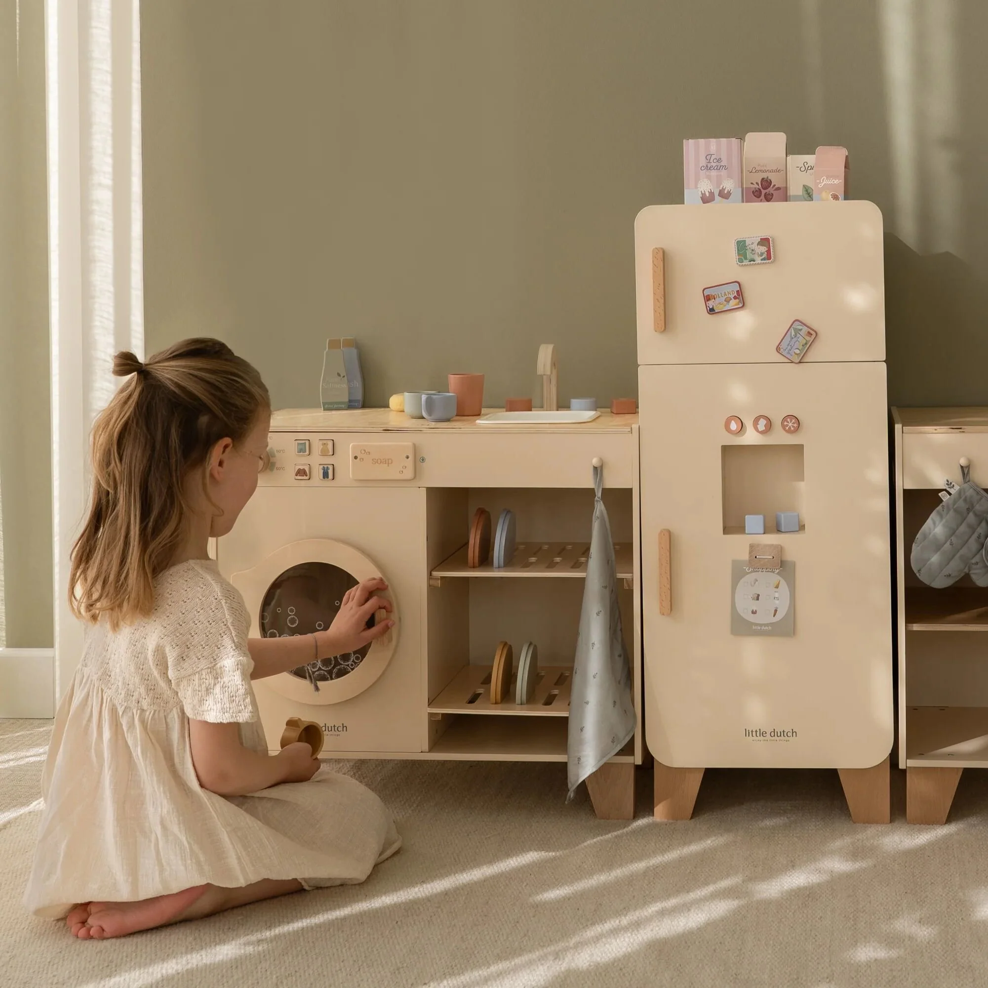 Medinė skalbimo stotelė „Mažųjų buities kampelis“ - Image 8